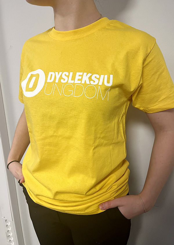 Gul t-skjorte med Dysleksi Ungdom-logo