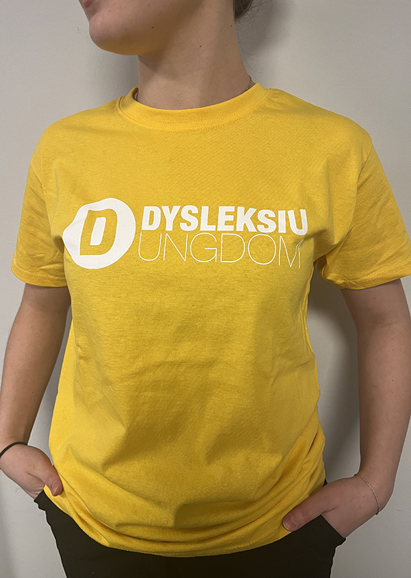 Gul t-skjorte med Dysleksi Ungdom-logo