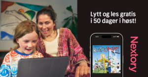 Mor og barn ser på en laptop sammen